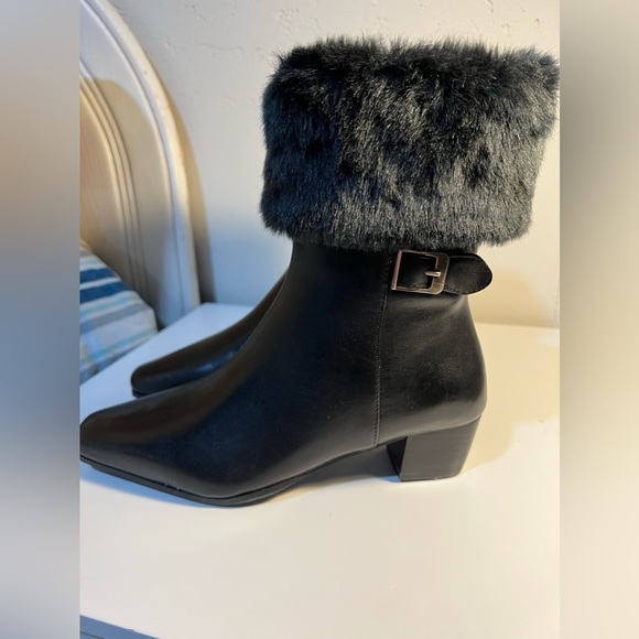 Sudini Seattle black leather and faux fur ankle boot heels size 5.5 new in box - Picture 14 of 14